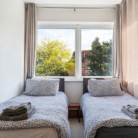 Modern 2 Bedroom Apartment In Mitcham, London Dış mekan fotoğraf
