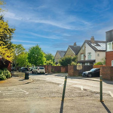 Modern 2 Bedroom Apartment In Mitcham, London Dış mekan fotoğraf