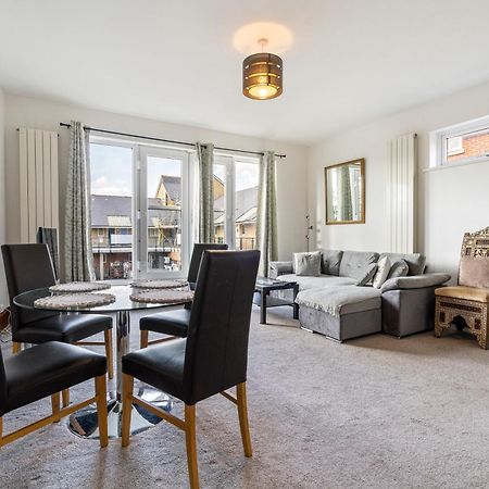 Modern 2 Bedroom Apartment In Mitcham, London Dış mekan fotoğraf