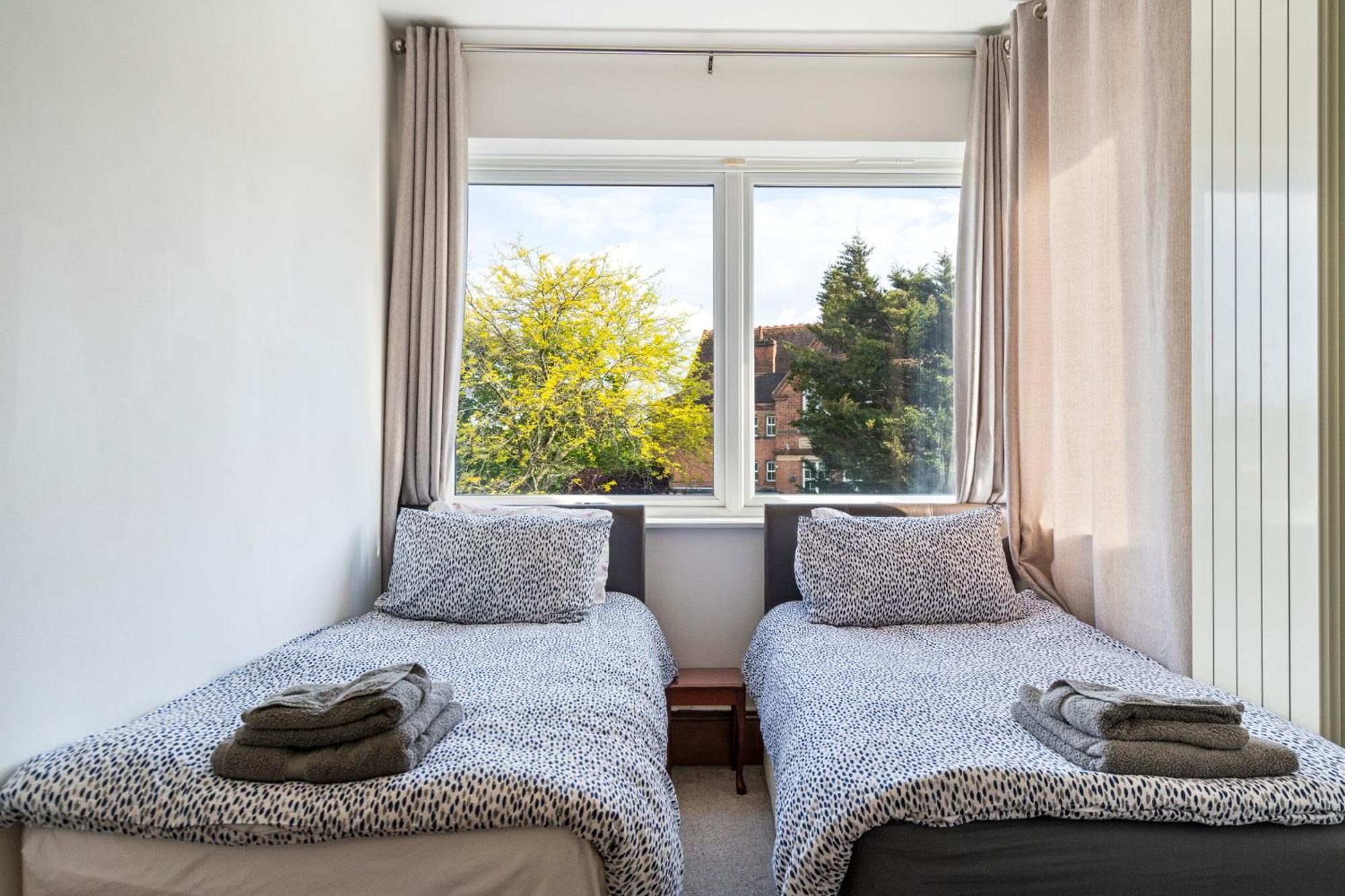 Modern 2 Bedroom Apartment In Mitcham, London Dış mekan fotoğraf