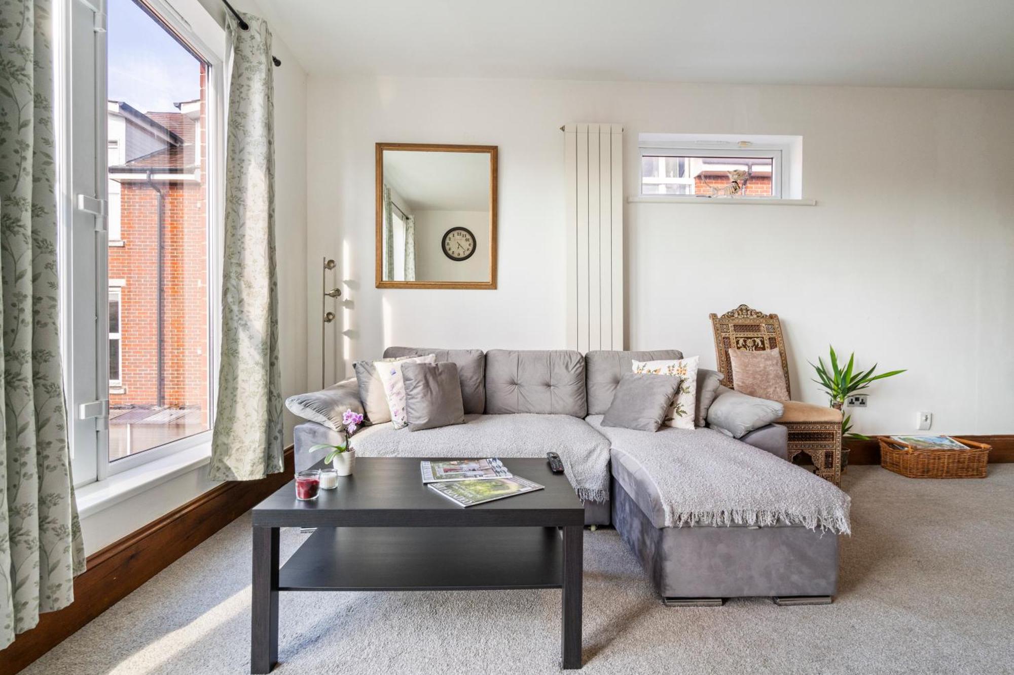 Modern 2 Bedroom Apartment In Mitcham, London Dış mekan fotoğraf