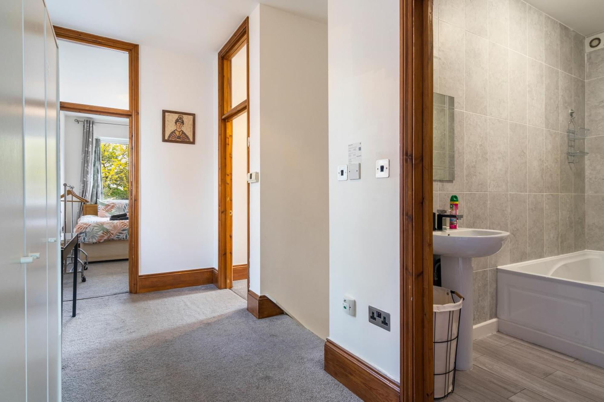 Modern 2 Bedroom Apartment In Mitcham, London Dış mekan fotoğraf