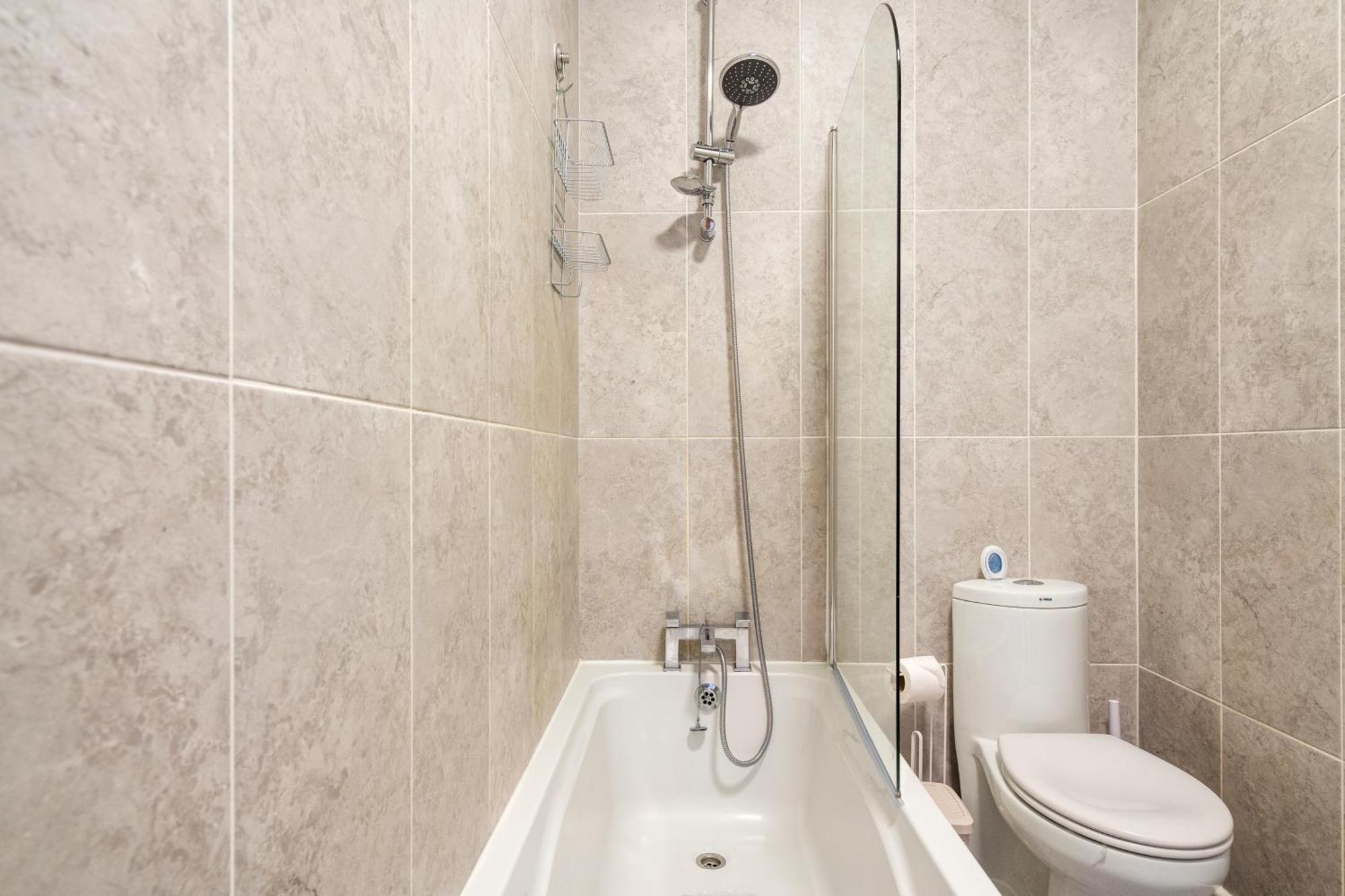 Modern 2 Bedroom Apartment In Mitcham, London Dış mekan fotoğraf