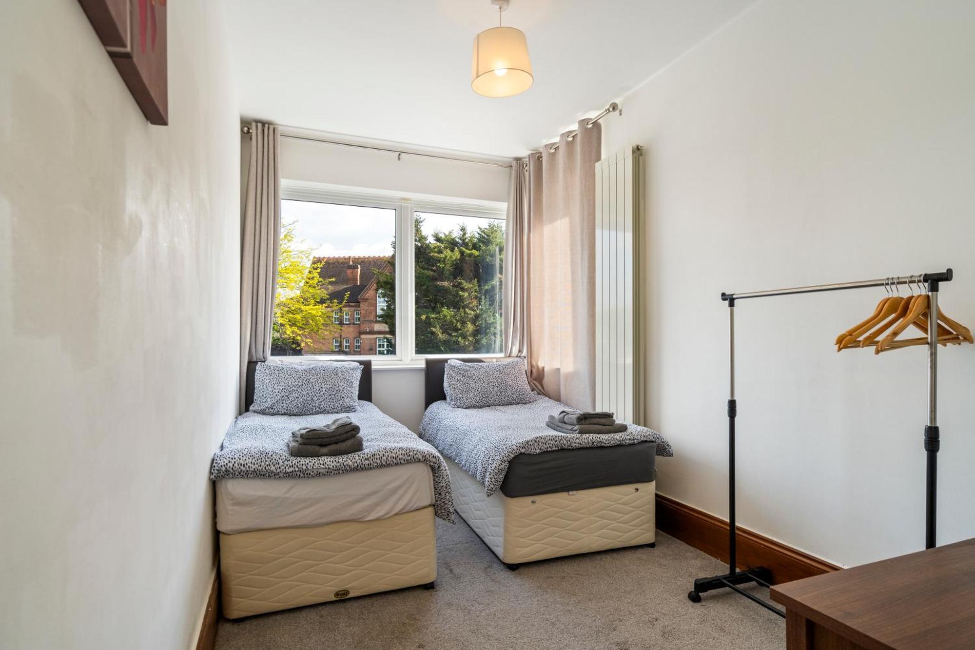 Modern 2 Bedroom Apartment In Mitcham, London Dış mekan fotoğraf