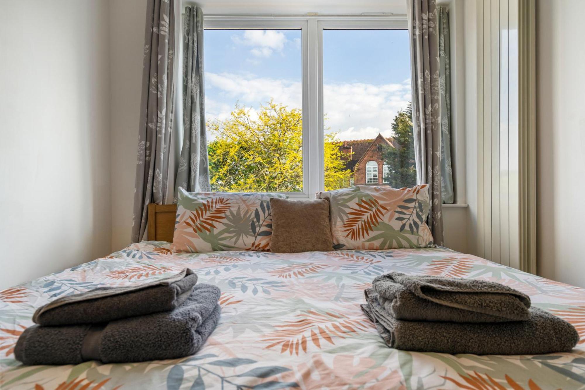 Modern 2 Bedroom Apartment In Mitcham, London Dış mekan fotoğraf