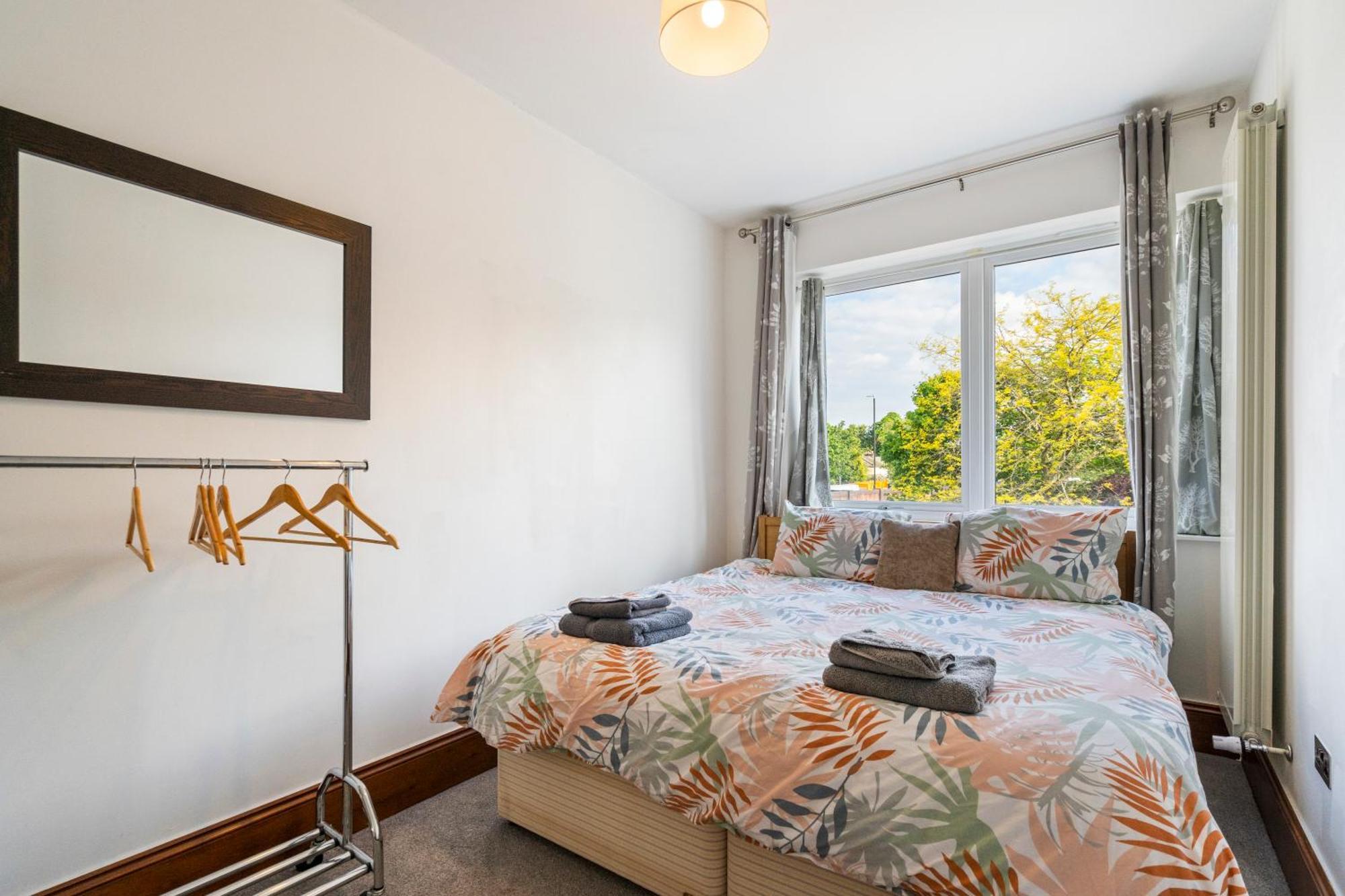 Modern 2 Bedroom Apartment In Mitcham, London Dış mekan fotoğraf