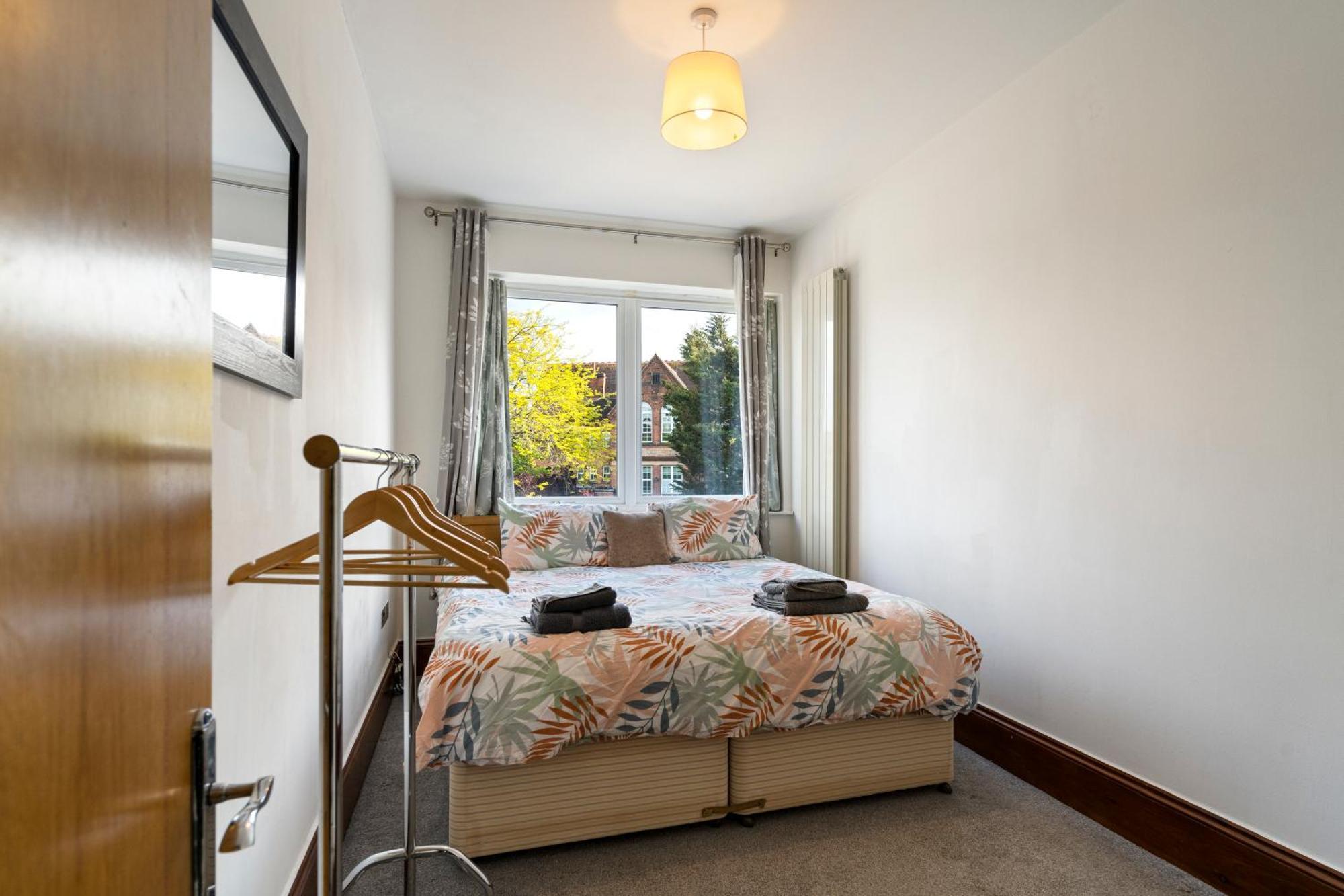 Modern 2 Bedroom Apartment In Mitcham, London Dış mekan fotoğraf